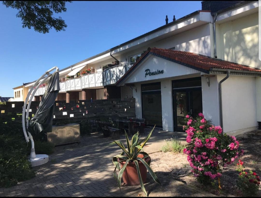 Pension " Zu Den Linden" Trin Trinwillershagen Exterior foto
